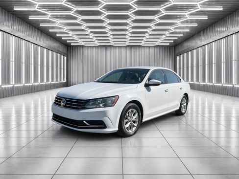 Used 2018 Volkswagen Passat 2.0T S FWD image 1