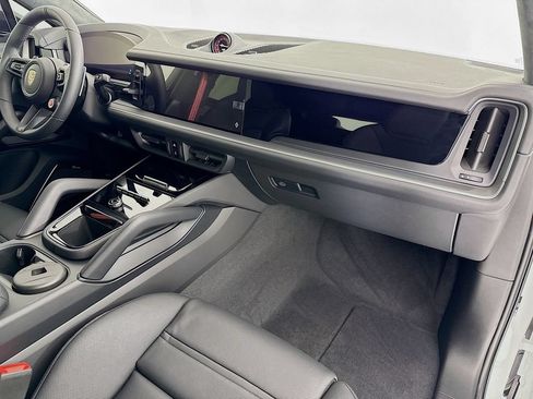 Certified 2026 Porsche Cayenne Turbo GT AWD/4WD image 32