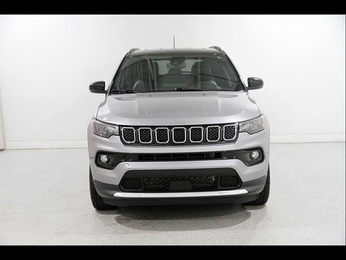 Used 2023 Jeep Compass Limited AWD/4WD image 2