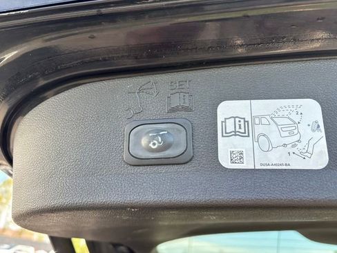 Used 2019 Ford Escape Titanium AWD/4WD image 37