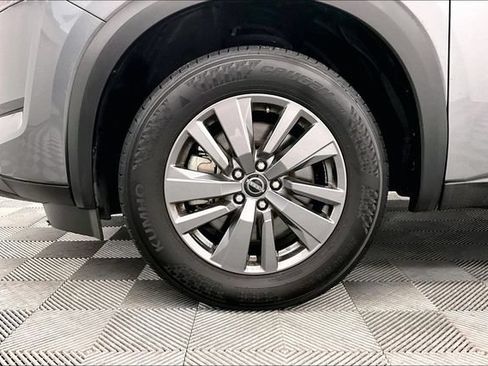 Used 2025 Nissan Pathfinder SV FWD image 9