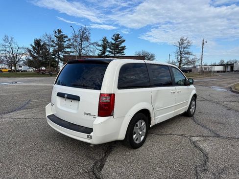 Used 2010 Dodge Grand Caravan SE image 3
