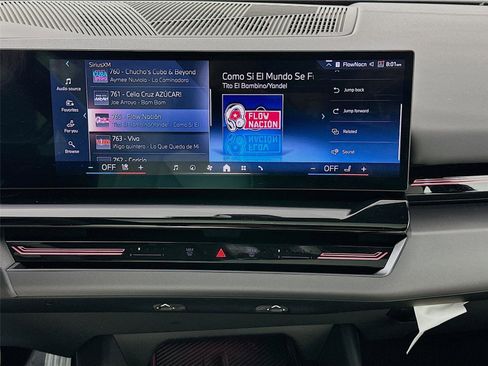 Used 2025 BMW 530i xDrive 530i xDrive w/ Premium Package image 15