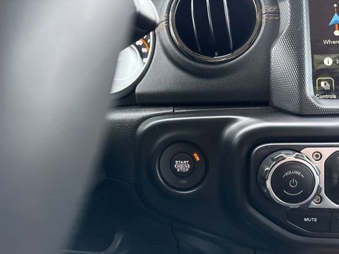 Used 2023 Jeep Gladiator Overland image 28