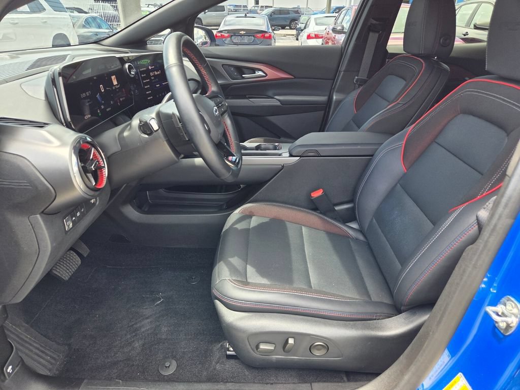 Used 2024 Chevrolet Equinox EV RS w/ LPO, Trailering Package FWD image 4