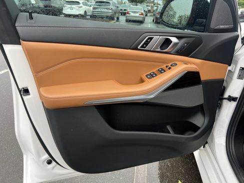 Used 2023 BMW X5 xDrive40i w/ Executive Package AWD/4WD image 11