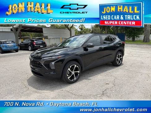 Used 2024 Chevrolet Trax RS w/ Driver Confidence Package FWD image 2
