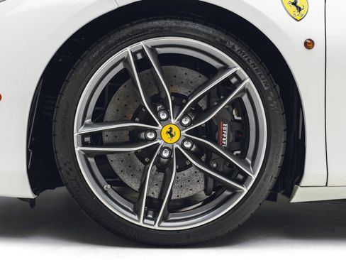 Used 2018 Ferrari 488 GTB RWD image 15