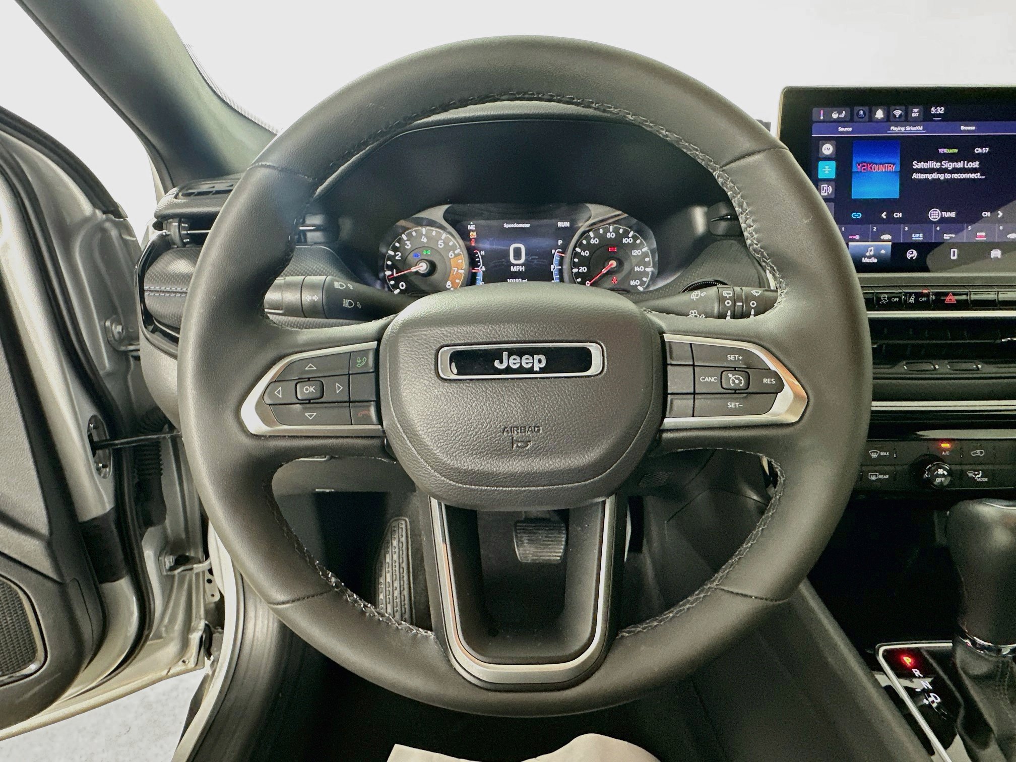 Used 2026 Jeep Compass Latitude AWD/4WD image 11