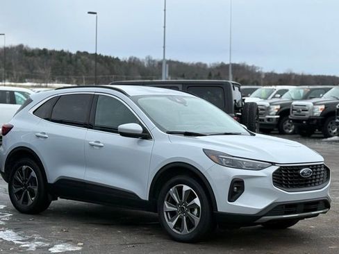 Certified 2025 Ford Escape Platinum image 36