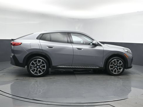 Used 2026 BMW X2 xDrive28i AWD/4WD image 3