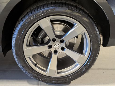 New 2026 Porsche Macan image 17