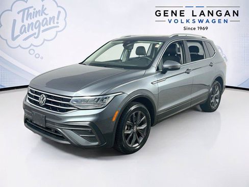 Certified 2022 Volkswagen Tiguan SE w/ Panoramic Sunroof Package AWD/4WD image 1