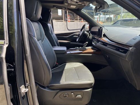 Used 2021 Cadillac Escalade ESV Premium Luxury w/ LPO, Illumination Package AWD/4WD image 19