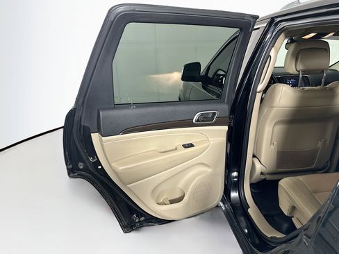 Used 2018 Jeep Grand Cherokee Limited image 25