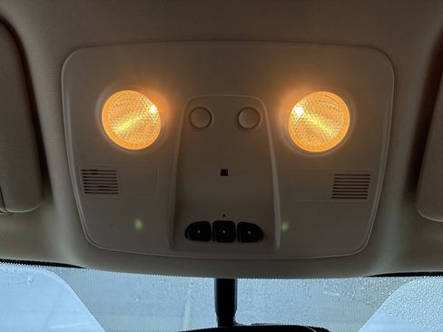 Used 2016 Buick Enclave Premium image 18