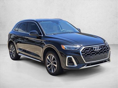Used 2023 Audi Q5 2.0T Premium Plus w/ Premium Plus Package AWD/4WD image 3