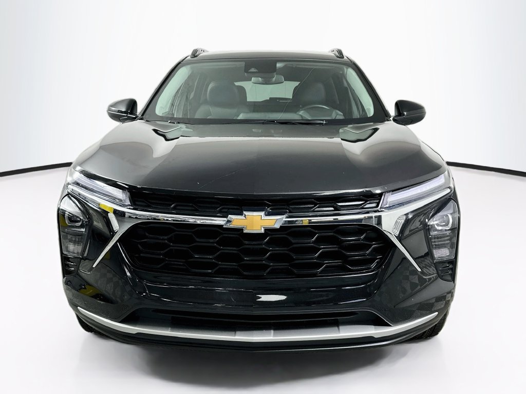 Used 2025 Chevrolet Trax LT w/ LT Convenience Package FWD image 5