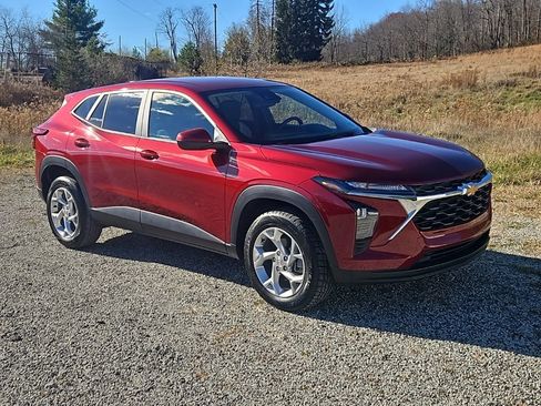 Used 2024 Chevrolet Trax LS w/ LS Convenience Package image 7