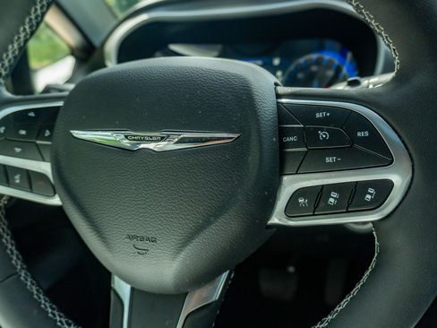 Used 2025 Chrysler Pacifica Select FWD image 29