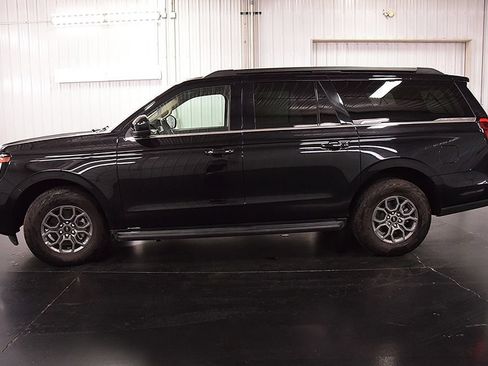 Used 2025 Ford Expedition Max Active AWD/4WD image 4