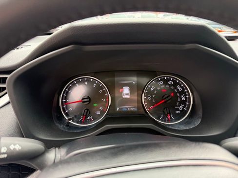 Used 2022 Toyota RAV4 XLE Premium image 17