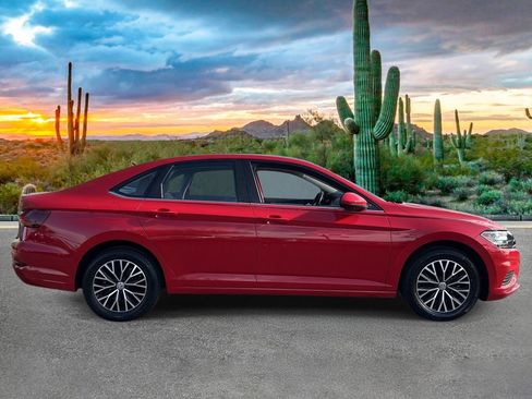 Used 2019 Volkswagen Jetta SE FWD image 2