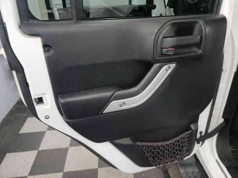 Used 2013 Jeep Wrangler Unlimited Sahara w/ Dual Top Group image 23