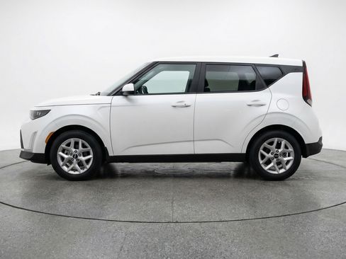 Used 2025 Kia Soul LX w/ LX Technology Package FWD image 5