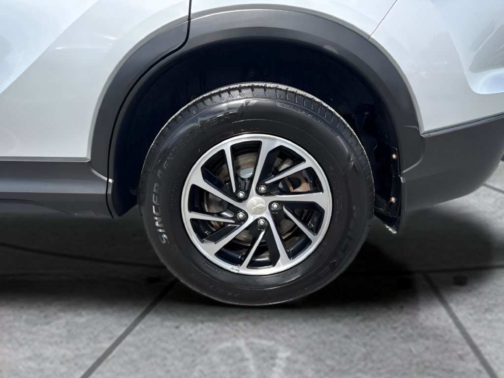 Used 2024 Mitsubishi Eclipse Cross ES AWD/4WD image 17