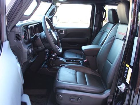 Used 2025 Jeep Wrangler Unlimited Rubicon AWD/4WD image 13