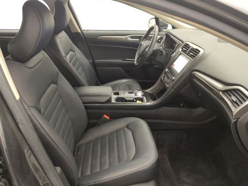 Used 2017 Ford Fusion SE w/ Fusion SE Technology Package image 21