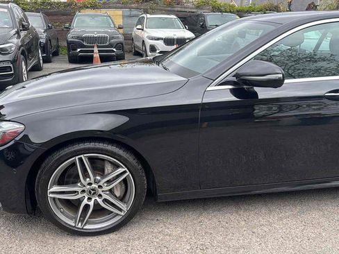 Used 2018 Mercedes-Benz E 300 4MATIC w/ Premium 2 Package image 8