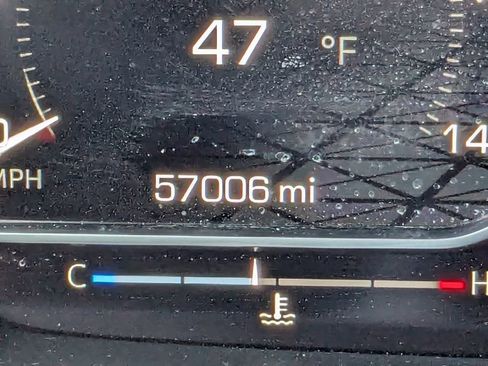 Used 2024 GMC Yukon XL SLT image 30