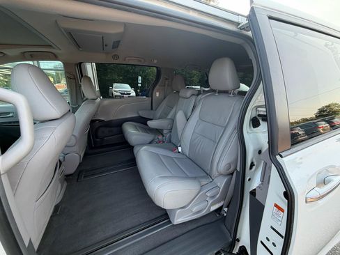 Used 2015 Toyota Sienna XLE Premium FWD image 10