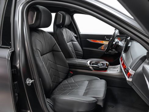 Used 2023 BMW 760i xDrive w/ Parking Assistance Package image 20