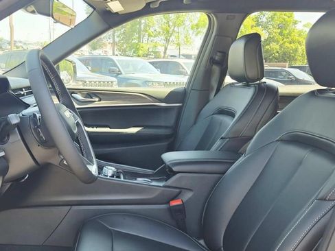 New 2026 Jeep Grand Cherokee L Limited w/ Limited Altitude Package AWD/4WD image 13