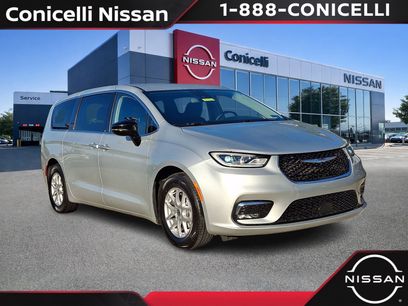 Used 2024 Chrysler Pacifica Touring-L