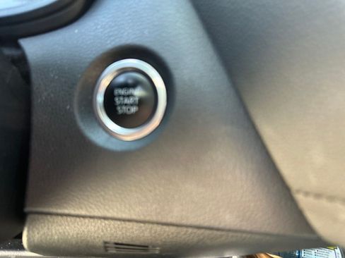 Used 2024 Toyota Corolla SE FWD image 3