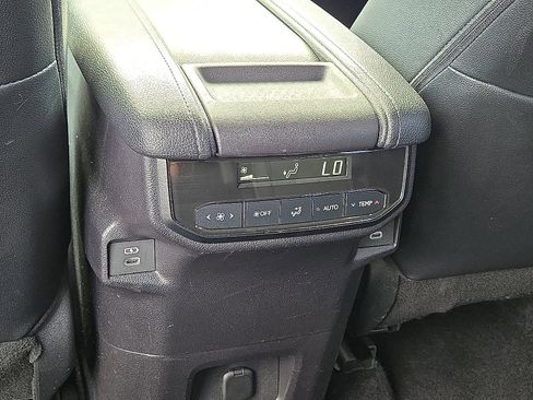 Used 2025 Toyota Grand Highlander FWD image 17