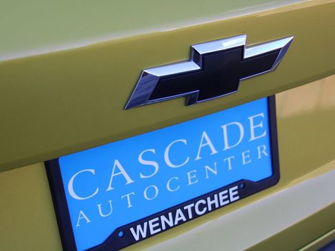 Used 2025 Chevrolet Trax RS image 32