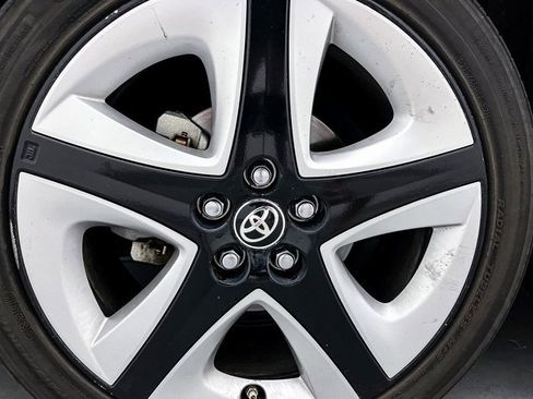 Used 2018 Toyota Prius Three Touring image 17