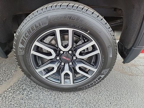 Used 2022 GMC Sierra 1500 AT4 w/ AT4 Premium Package AWD/4WD image 11