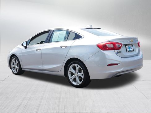 Used 2017 Chevrolet Cruze Premier FWD image 5