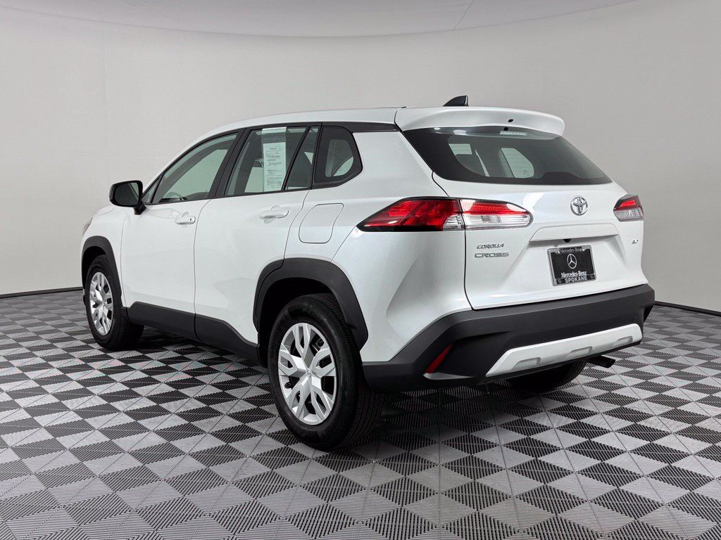 Used 2024 Toyota Corolla Cross L AWD/4WD image 5