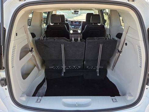 Used 2024 Chrysler Pacifica Touring-L FWD image 13