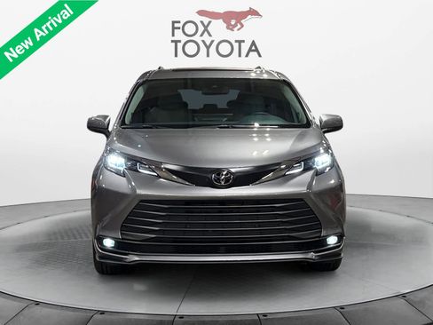 New 2026 Toyota Sienna XLE AWD/4WD image 8