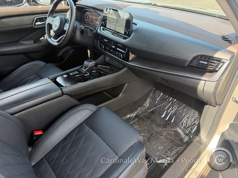 Used 2023 Nissan Rogue Platinum image 32