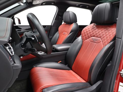 Used 2022 Bentley Bentayga AWD/4WD image 17