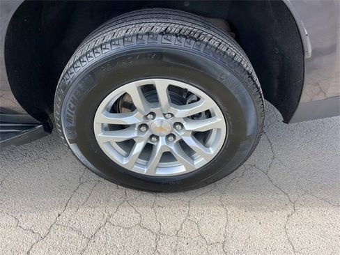 Used 2024 Chevrolet Suburban LT image 11